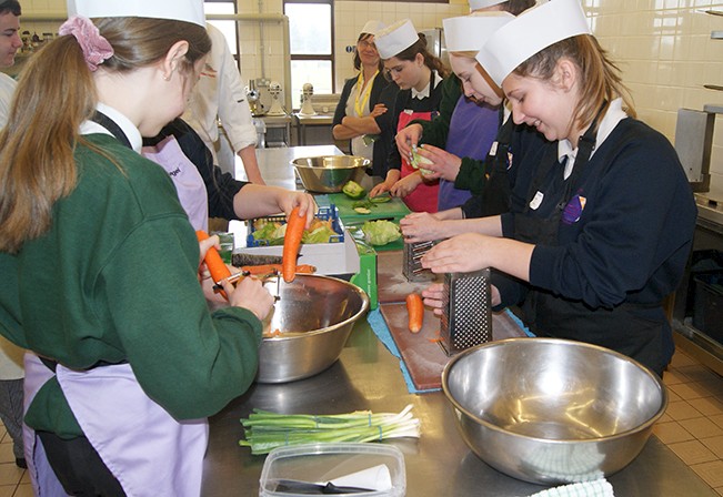 Ratton students get a taste of Oriental cooking at college