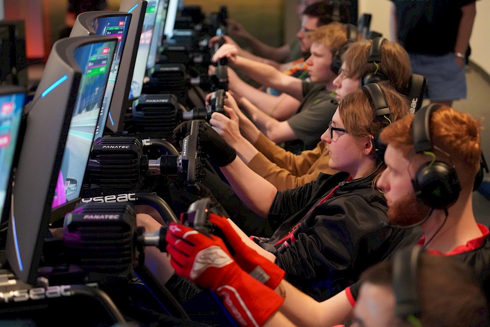 Esports Students Compete in Williams F1 Student Racing League