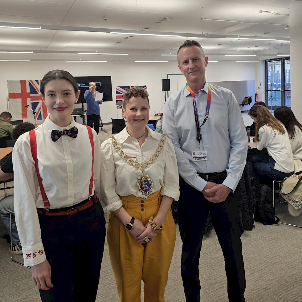 Students and Community Celebrate International English Day